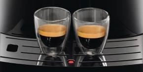 Tazas llenas de café con crema